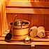 Sauna, benefici, sauna finlandese, sauna in legno, asciugamani, candele, cestino, legno, relax, benessere