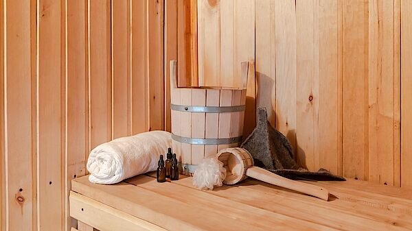 sauna finnlandese, legno, sauna, cestino, asciugamano, oli, aromi, panca